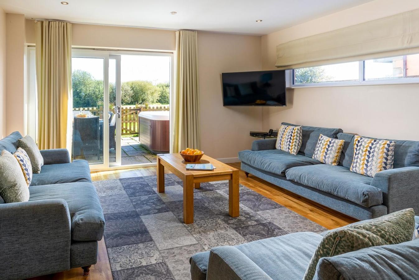 Retallack Resort & Spa Пэдстоу Номер фото The interior of a typical lodge
